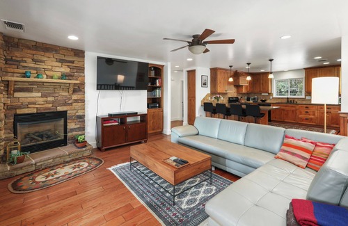 Auburn Casa | Elegant Home minutes from American River+Downtown: decks + hot tub