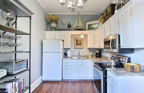 Dixon Park Apartamento | Nuevos pasos de alquiler bellamente designados para Forsyth Park