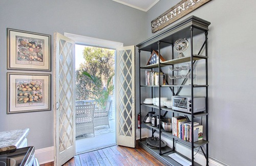 Dixon Park Apartamento | Nuevos pasos de alquiler bellamente designados para Forsyth Park