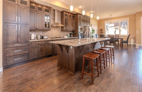Banff Trail Casa | Luxury Retreat Near UofC | 2King+2Queen