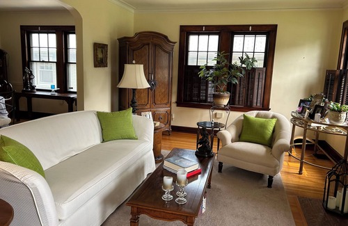 Meridian-Kessler Casa | Elegant home READY FOR GEN-Con. One BR. Private bathroom