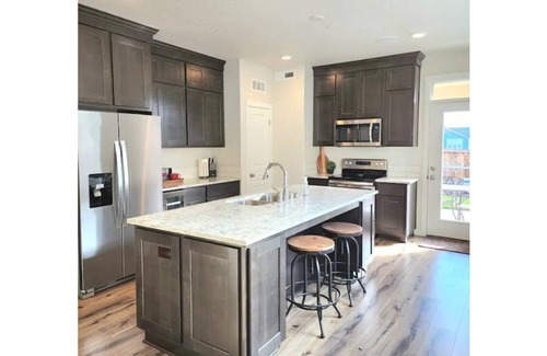 Tri-Cities Casa | Elegant Home with Game Room near Local Wineries