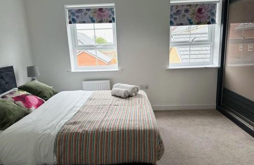 Basingstoke Casa | Elegant Home With Outdoor Space
