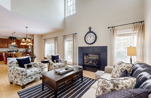 Stratton and Bromley Ski Areas Casa | Elegant house in quiet neighborhood, close to ski mountains, gas fireplace, wifi