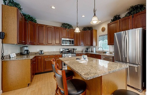 Stratton and Bromley Ski Areas Casa | Elegant house in quiet neighborhood, close to ski mountains, gas fireplace, wifi
