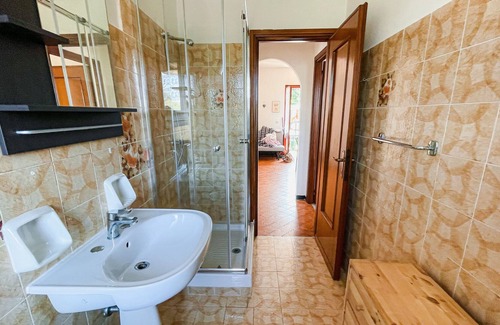 Avegno Apartamento | Elegant house with private outdoor jacuzzi, 10 minutes from the sea