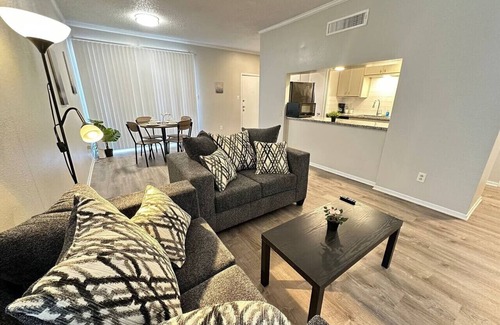 Nassau Bay Apartamento | Elegant Houston | Close to NASA & Kemah Boardwalk
