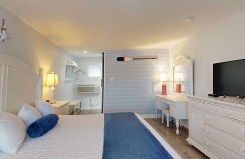 Lower Township Hotel | Elegant King Room for a Relaxing Beach Escape