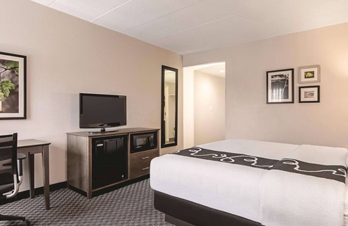 Portland Hotel | Elegant King Suite, La Quinta Portland, Downtown Proximity, Free Breakfast