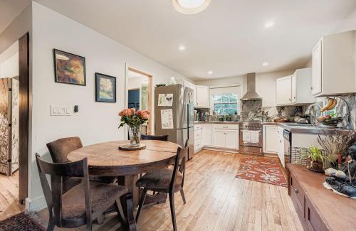 Clarkston Casa | Elegant Large 5 bedroom Family Home