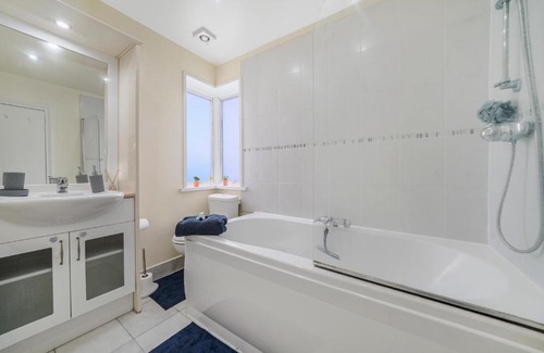 Hendon Apartamento | Elegant London flat FREE Parking & Modern Comforts