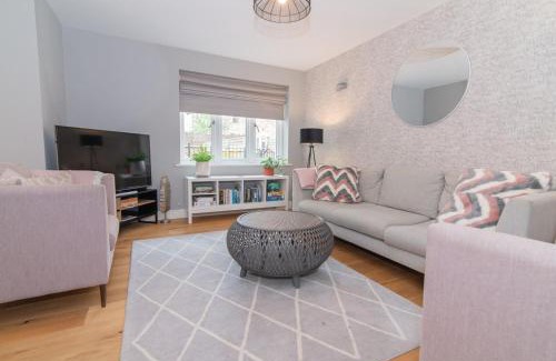 Ludwel Casa | Elegant Ludlow Haven: 4Bed Ultimate Tranquility