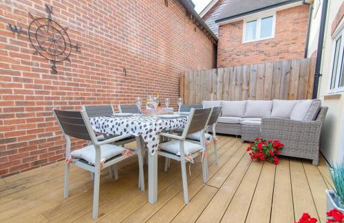 Ludwel Casa | Elegant Ludlow Haven: 4Bed Ultimate Tranquility