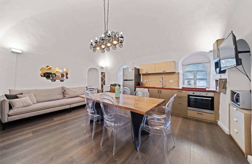 Mahane Israel Casa | Elegant Mamilla Villa 5BR Rooftop Jacuzzi Steps from Old City