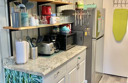 Vacation Village Casa | Elegant Mermaid-themed A-Frame Home: 30-40 min to Disney & Universal theme parks