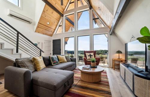 New Braunfels Chalet De Esquí | Elegant Modern A-Frame Surrounded by Nature in Texas