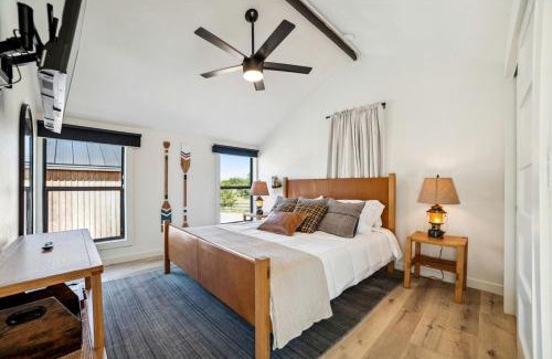 New Braunfels Chalet De Esquí | Elegant Modern A-Frame Surrounded by Nature in Texas