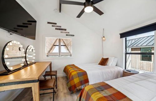 New Braunfels Chalet De Esquí | Elegant Modern A-Frame Surrounded by Nature in Texas