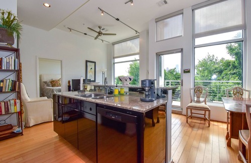 Woodland Heights Condominio | Elegante, moderno, cerca del centro de condominios