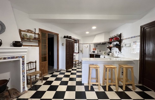 Huetor Santillan Casa | Elegante casa de sierra a 10km de Granada