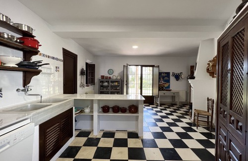 Huetor Santillan Casa | Elegante casa de sierra a 10km de Granada