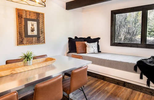 Moose Wilson Road Condominio | Elegant Mountain Modern 3 Bdrm Condo, 5 miles from Jackson Hole Mountain Resort!