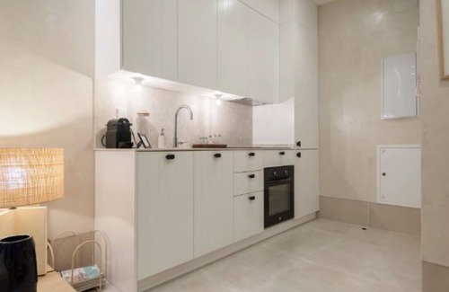 Huertas Apartamento | Elegant Neptuno-cortes Apartment for 2 People