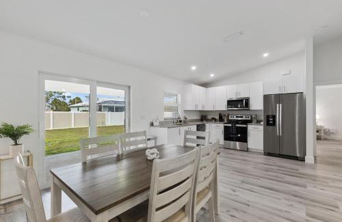 Mariner Casa | Elegant Newly Built Cape Coral Vacation Rental