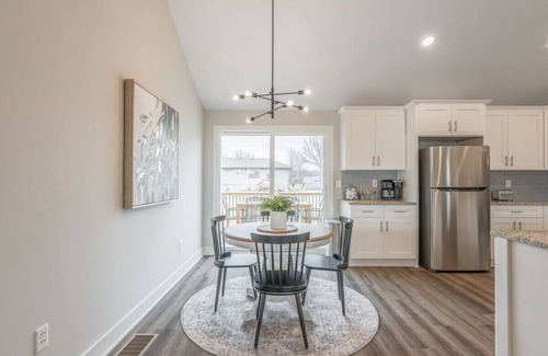 Harrisonville Casa | Elegant Newly Constructed Home 4BDR | 3 Bath