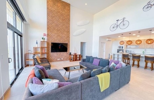 Jacó Apartamento | Elegant Oceanview Penthouse - Steps from Jaco Beach & Nightlife
