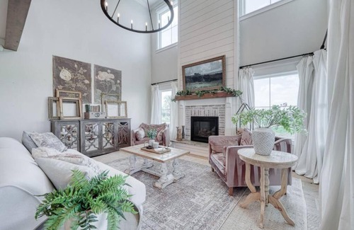 Rexburg Casa | Elegant Oxbow Farmhouse-Sleeps 20 (More pics soon)