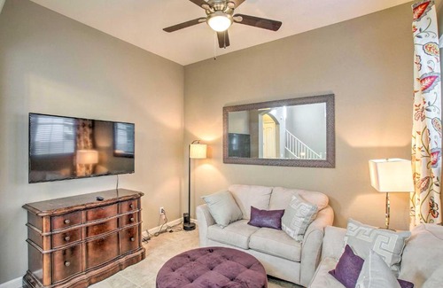 Mesa Casa | Elegant Palms Townhome with Patio and Resort Amenities!