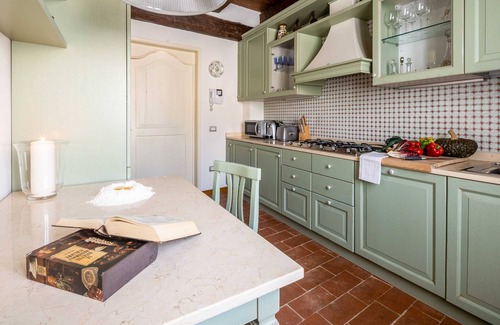 Asolo Apartamento | Elegant Penthouse with a View of the Historic Center of Asolo