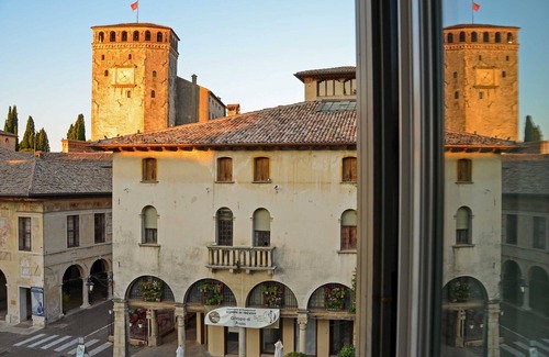 Asolo Apartamento | Elegant Penthouse with a View of the Historic Center of Asolo