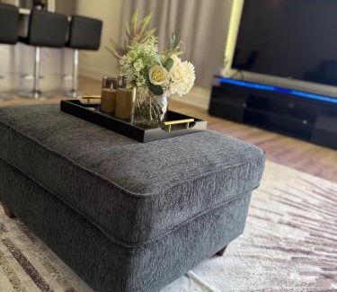 Foster Place Casa | Elegant Plush Properties
