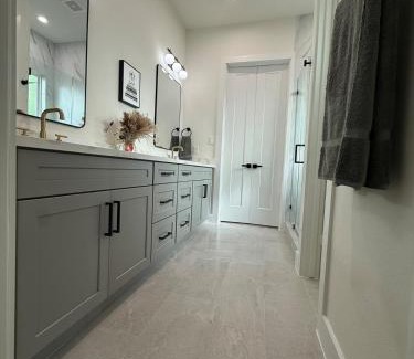 Foster Place Casa | Elegant Plush Properties