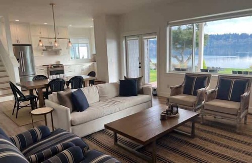 Poulsbo Casa | Elegant PNW Waterfront Beach House with Pickleball