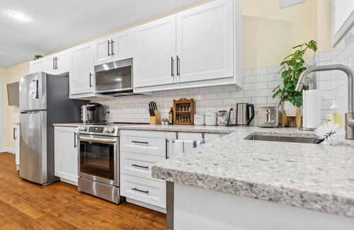 North London Apartamento | Elegant & Private Apartment With Full Kitchen - Short Walk to Downtown London