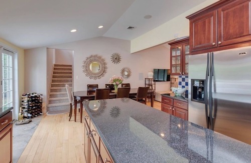 Syosset Casa | Elegant private resort style North Shore home