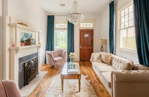 New Orleans Casa | Elegant Renovated House With Relaxing Courtyard