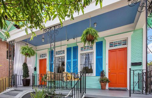 New Orleans Casa | Elegant Renovated House With Relaxing Courtyard