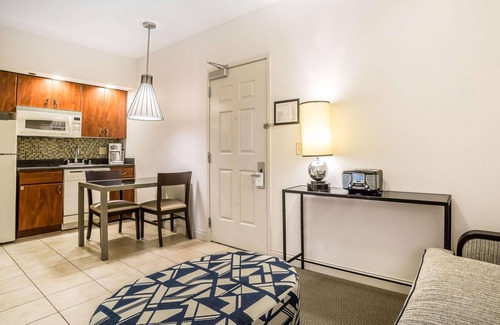 Las Vegas Complejo | Elegant resort with ready access to all things Las Vegas. No additional charges