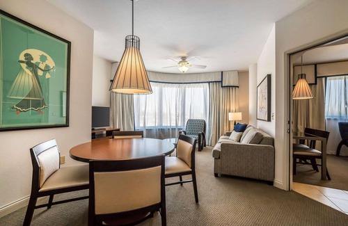 Las Vegas Complejo | Elegant resort with ready access to all things Las Vegas. No additional charges