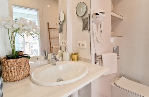 San Felipe Neri Apartamento | Elegant Retreat in Malaga‘s Historic Centre