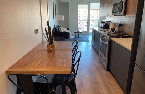 Koreatown Hotel | Elegant Retreat in the Heart of LA