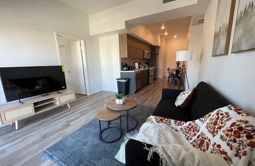 Koreatown Hotel | Elegant Retreat in the Heart of LA