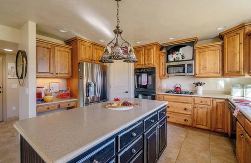 Scera Park South Casa | Elegant Retreat & Small Gathering Home-Waffles too