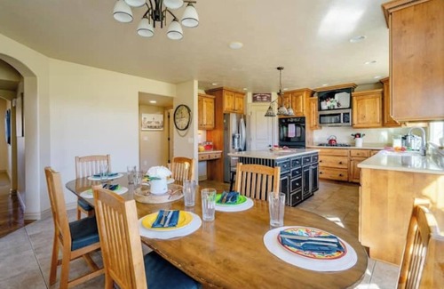 Scera Park South Casa | Elegant Retreat & Small Gathering Home-Waffles too