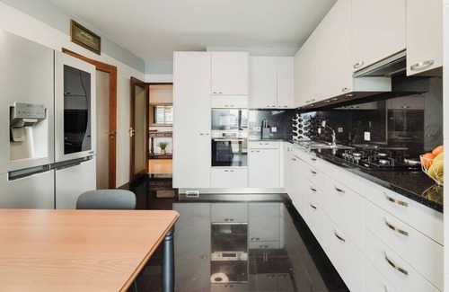 Oliveira do Douro Apartamento | HostWise - Elegant Riverfront Flat | Pool and Sports