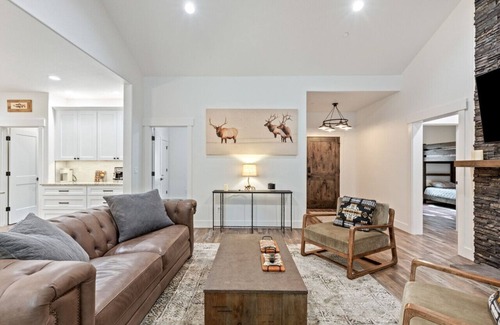 Clinton Casa | Elegant Rock Creek Abode